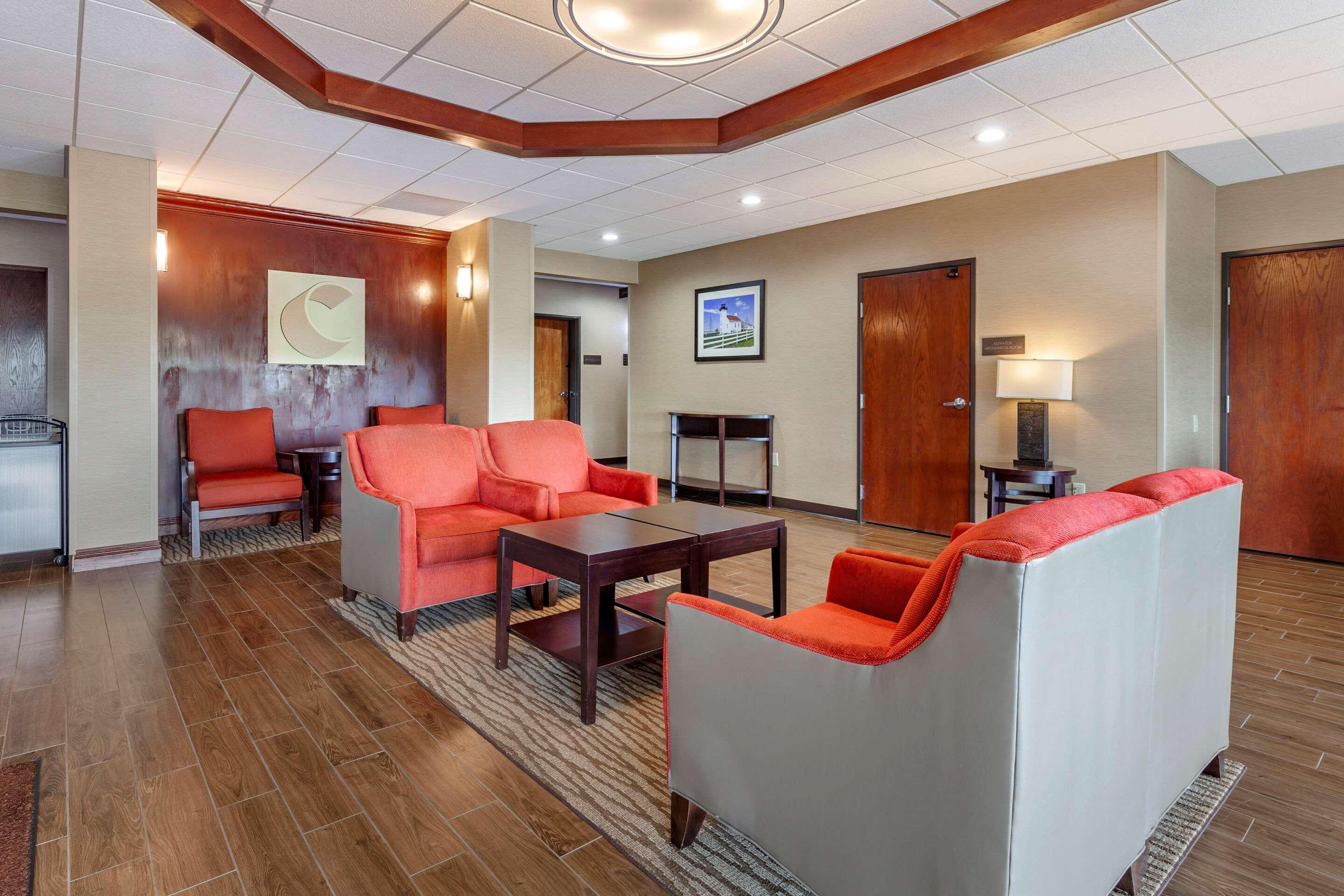 Comfort Suites Escanaba Exterior foto